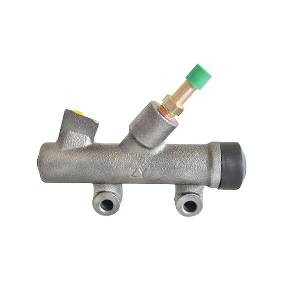NHR Isuzu clutch master cylinder
